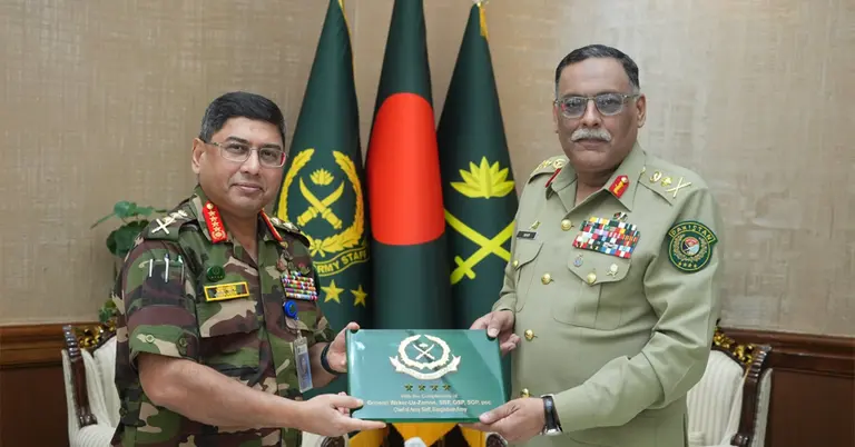 সেনাপ্রধানের সঙ্গে পাকিস্তানের জয়েন্ট চিফস অফ স্টাফ কমিটির চেয়ারম্যান